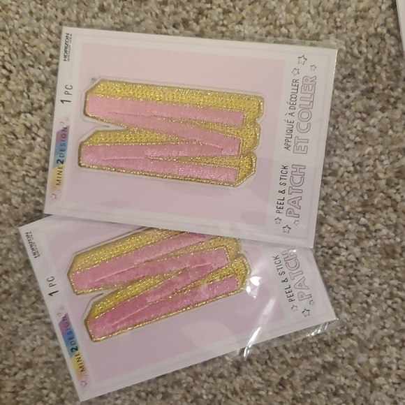 ASSORTED PEEL N STICK & IRON-ON PATCHES - Picture 5 of 10